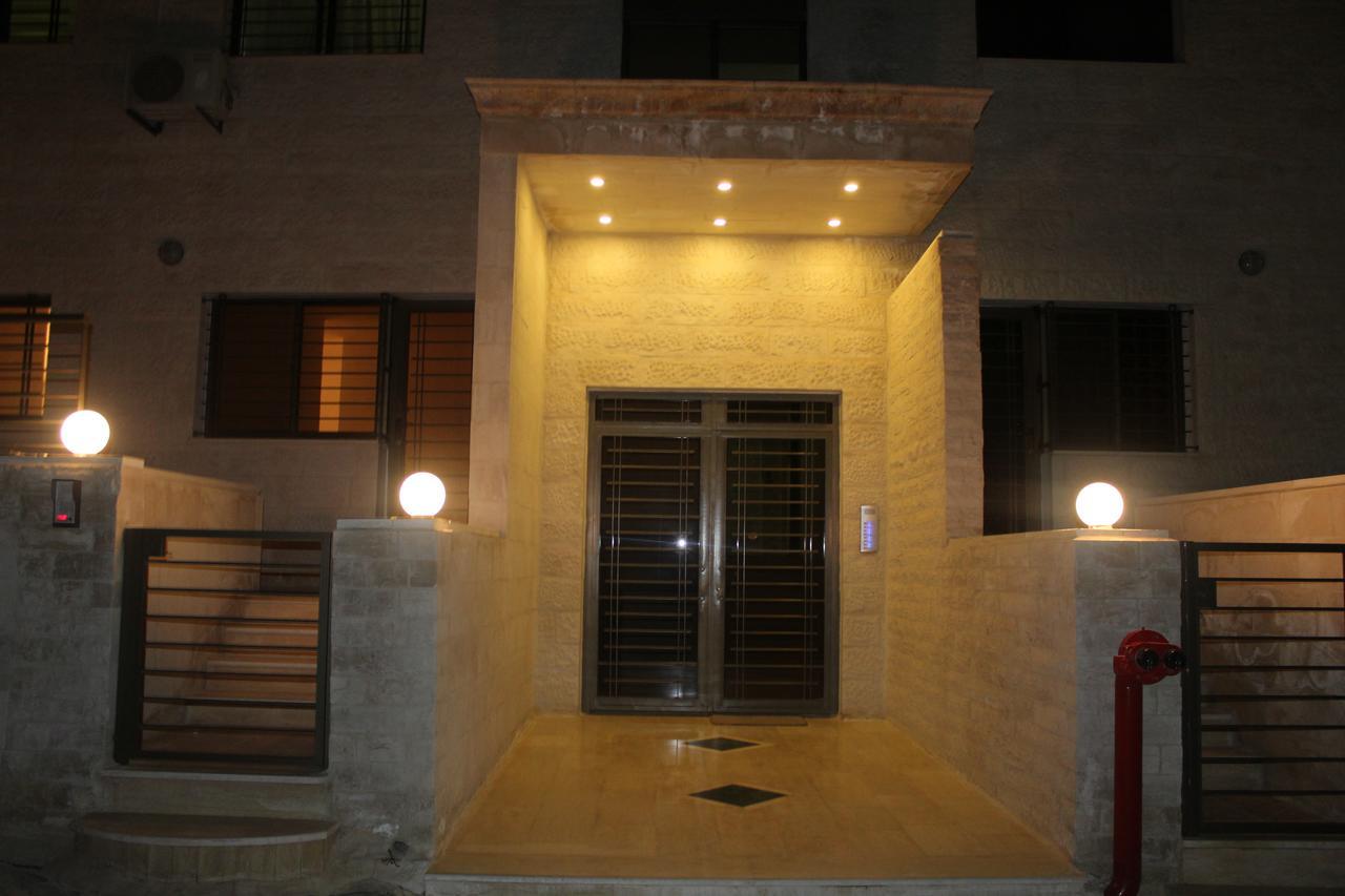 Faraseen Apartments Al Qastal Esterno foto